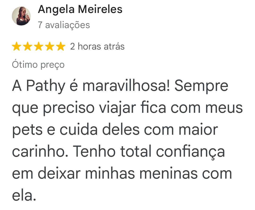 Avaliação de Angela Meireles no Google, cinco estrelas: relata confiança e carinho no cuidado de seus pets durante viagens.